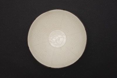 图片[2]-Ding Kiln white glaze carved flower broken branch lotus flower bowl-China Archive